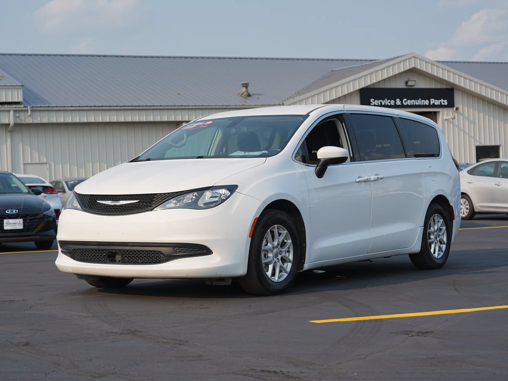 Used 2022 Chrysler Voyager LX FWD image 7