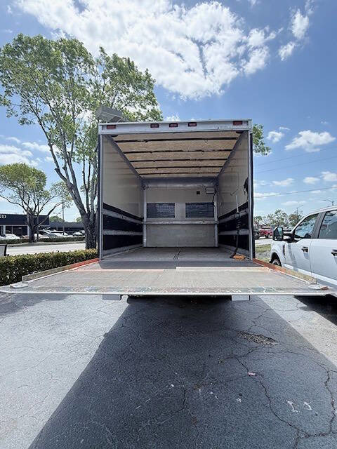 Used 2011 Chevrolet Express 3500 RWD image 13