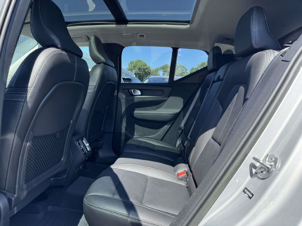 Certified 2023 Volvo XC40 B5 Plus w/ Driver Assist Package AWD/4WD image 9