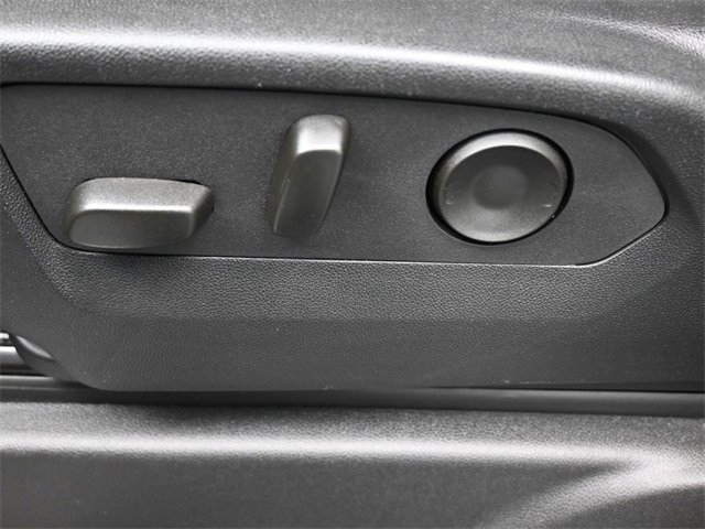 Used 2025 Chevrolet Suburban LT image 31