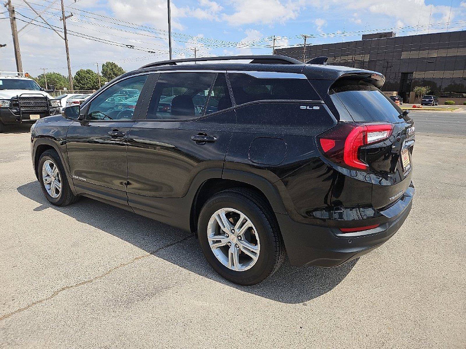 Used 2023 GMC Terrain SLE w/ Driver Convenience Package FWD image 4