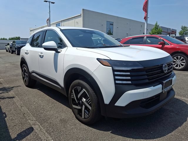 Used 2025 Nissan Kicks SV FWD image 3