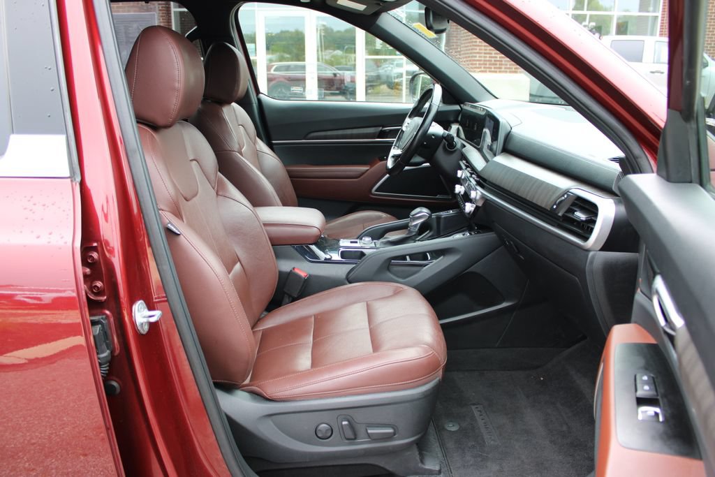 Used 2023 Kia Telluride EX w/ EX Captain's Chair Package AWD/4WD image 50