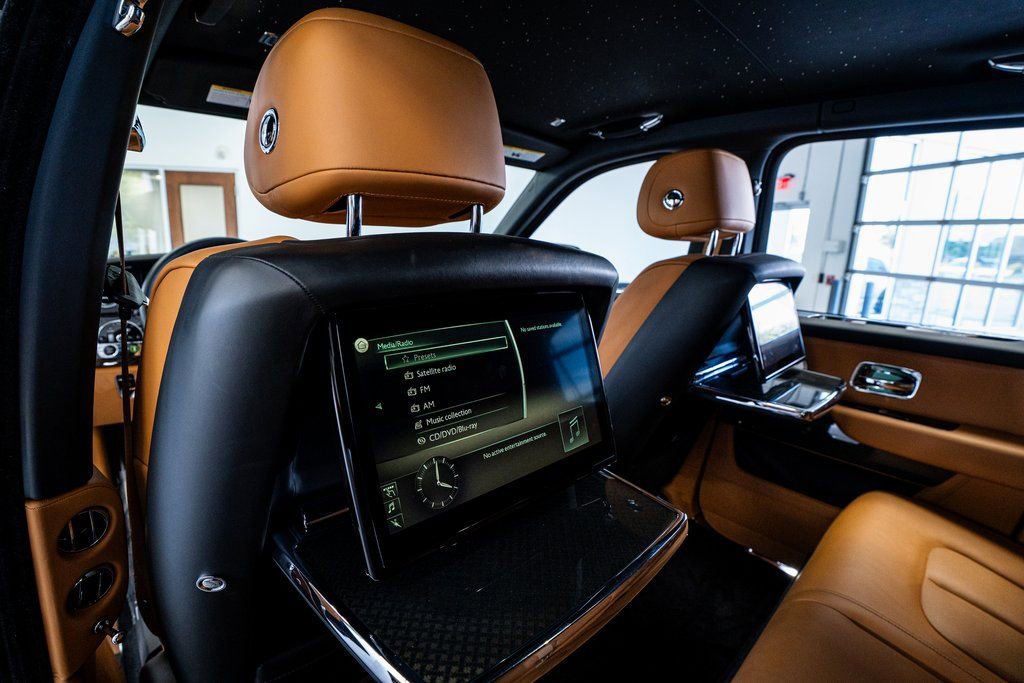 Used 2022 Rolls-Royce Cullinan Black Badge image 55