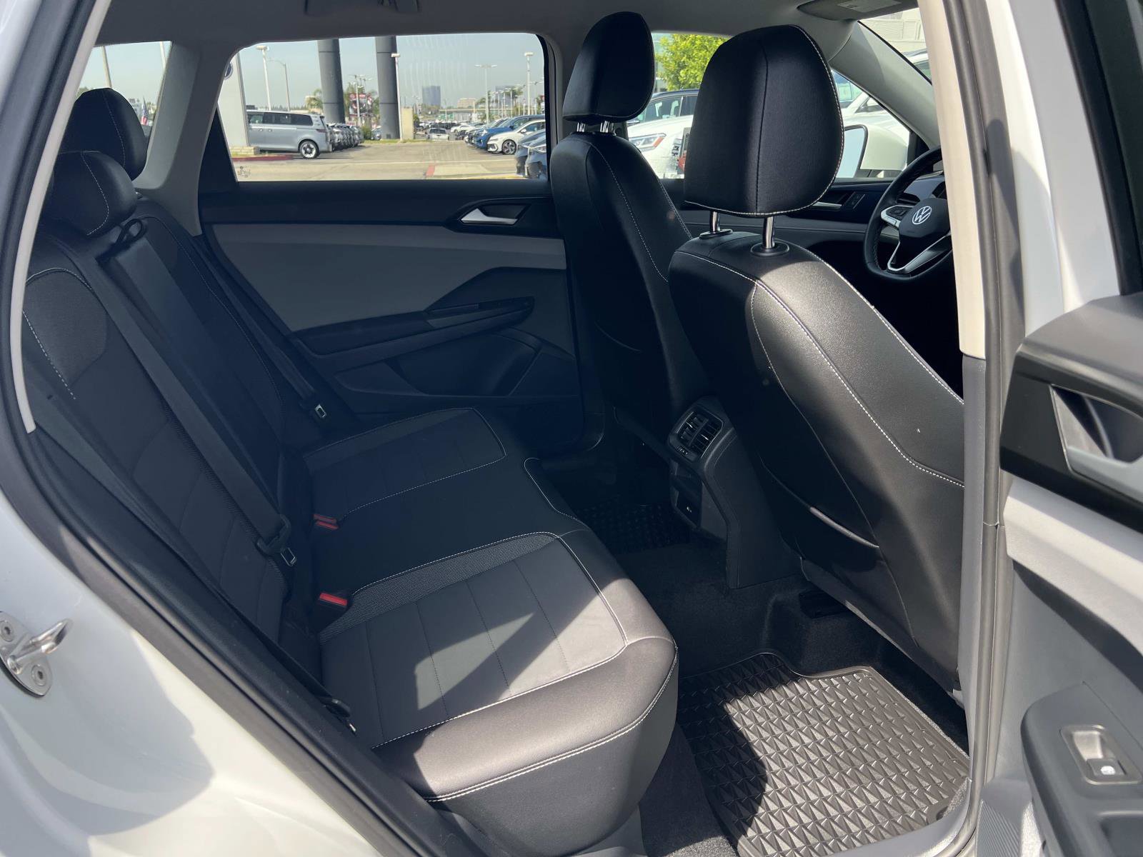 Certified 2023 Volkswagen Taos SE w/ Black Wheel Package image 30