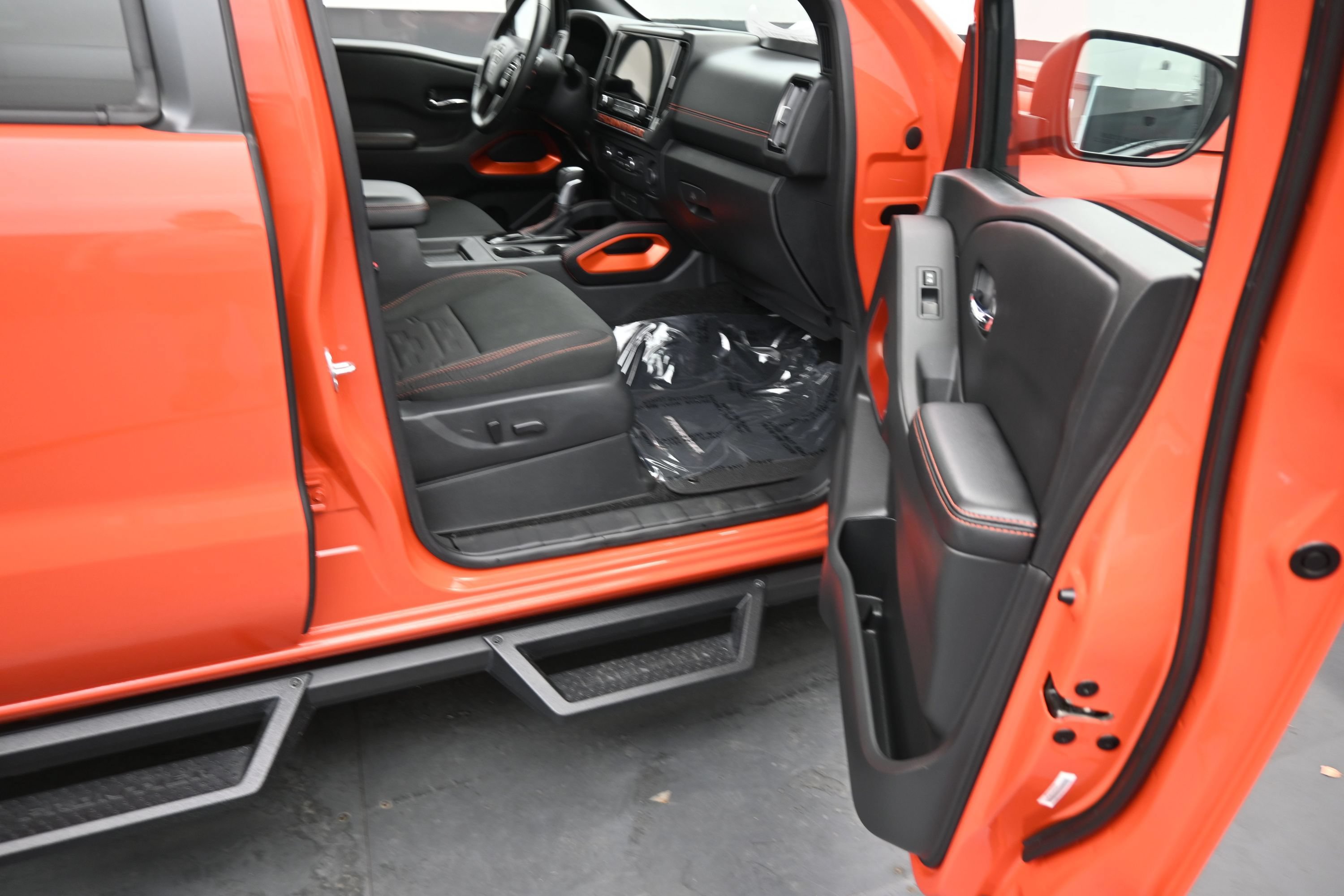 Used 2025 Nissan Frontier Pro-X RWD image 13