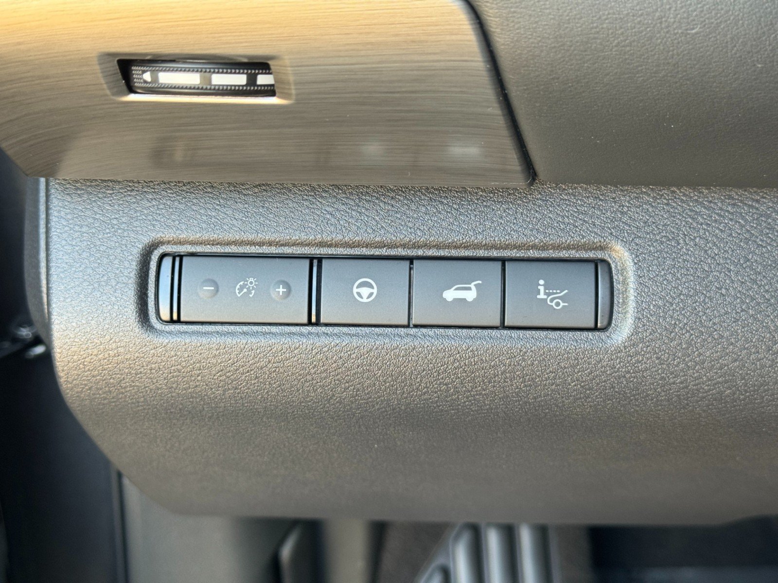 Used 2025 Nissan Pathfinder Platinum AWD/4WD image 19