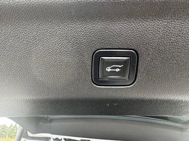 Used 2021 GMC Yukon AT4 w/ LPO, Illumination Package AWD/4WD image 19