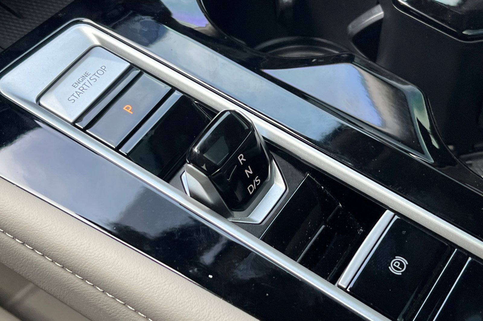 Used 2025 Volkswagen Atlas SEL Premium R-Line AWD/4WD image 19