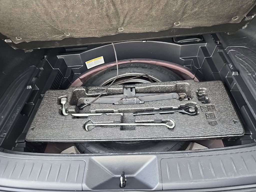 Used 2021 Toyota Venza LE image 42