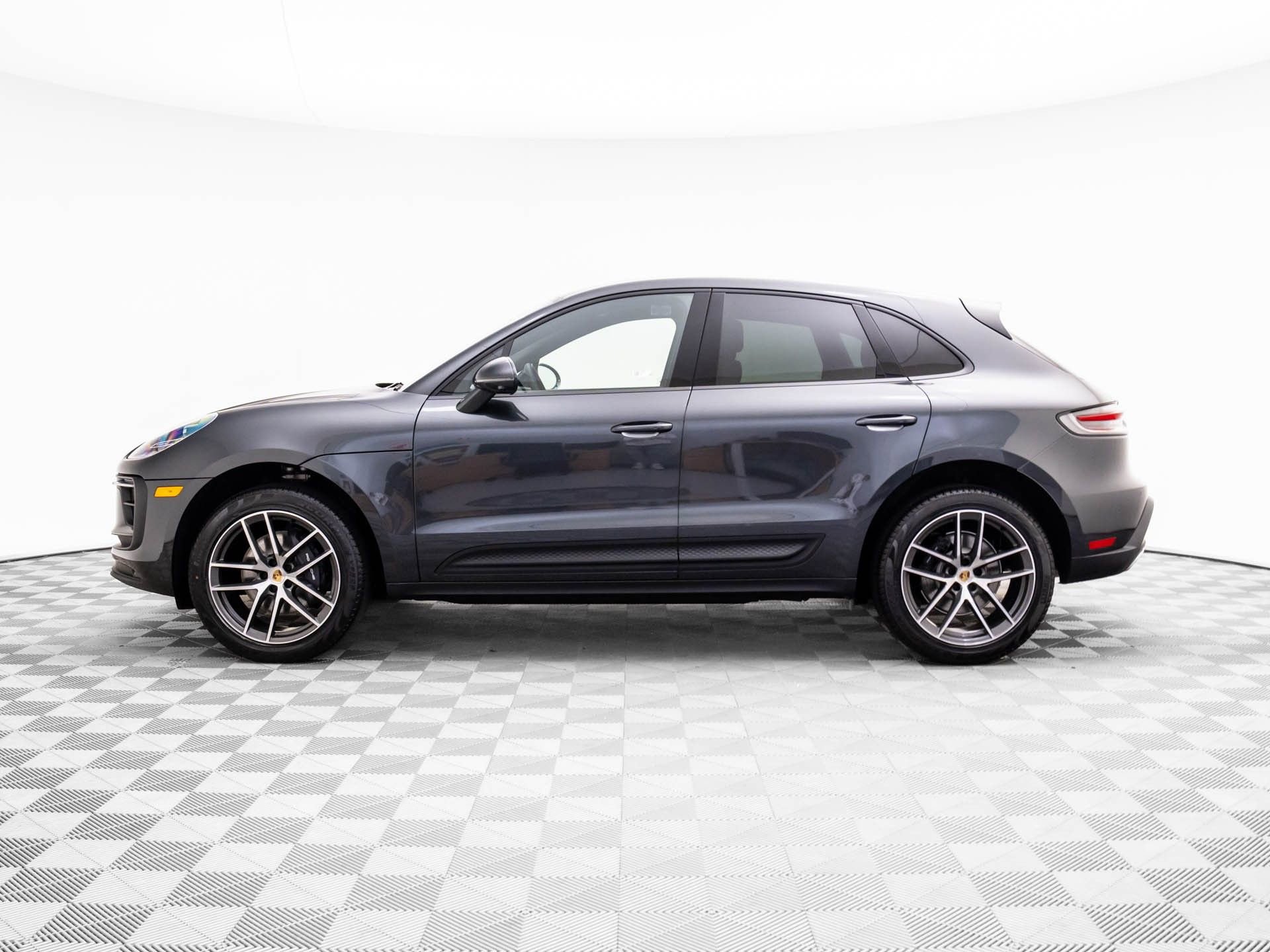 Certified 2026 Porsche Macan AWD/4WD image 2