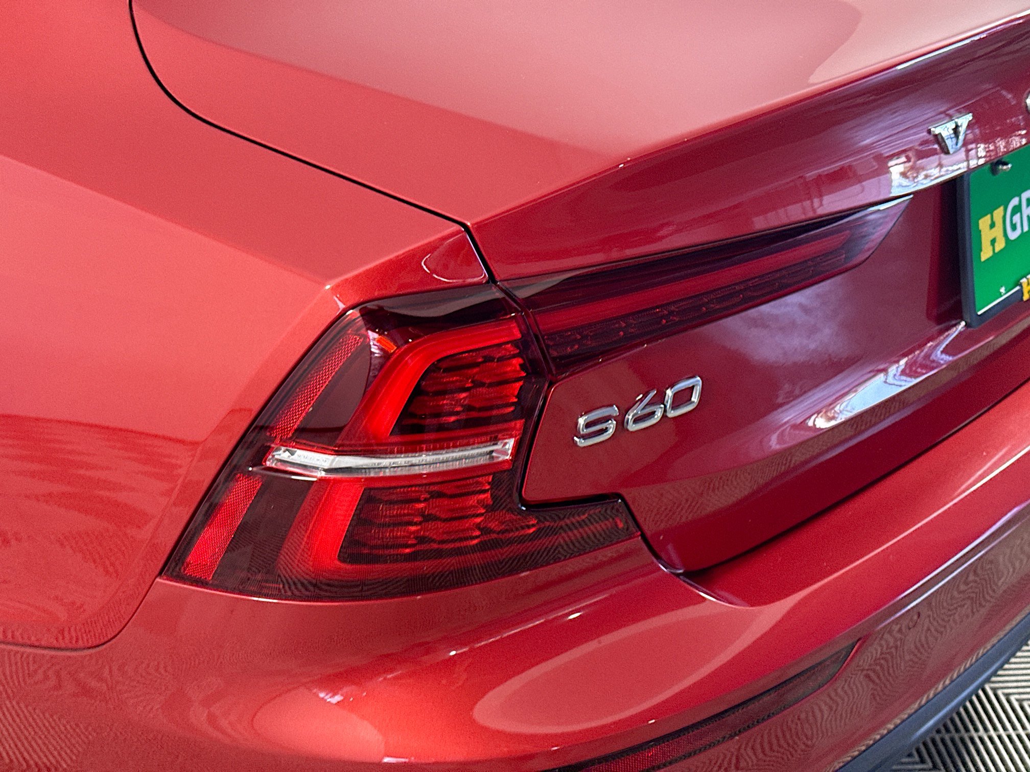 Used 2020 Volvo S60 T5 Momentum image 36