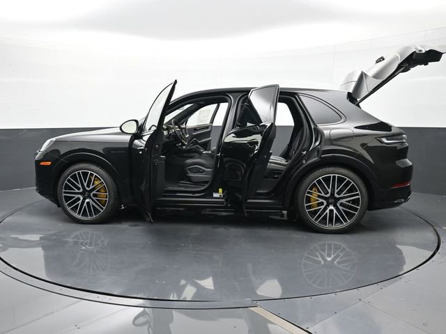 New 2026 Porsche Cayenne Turbo image 32