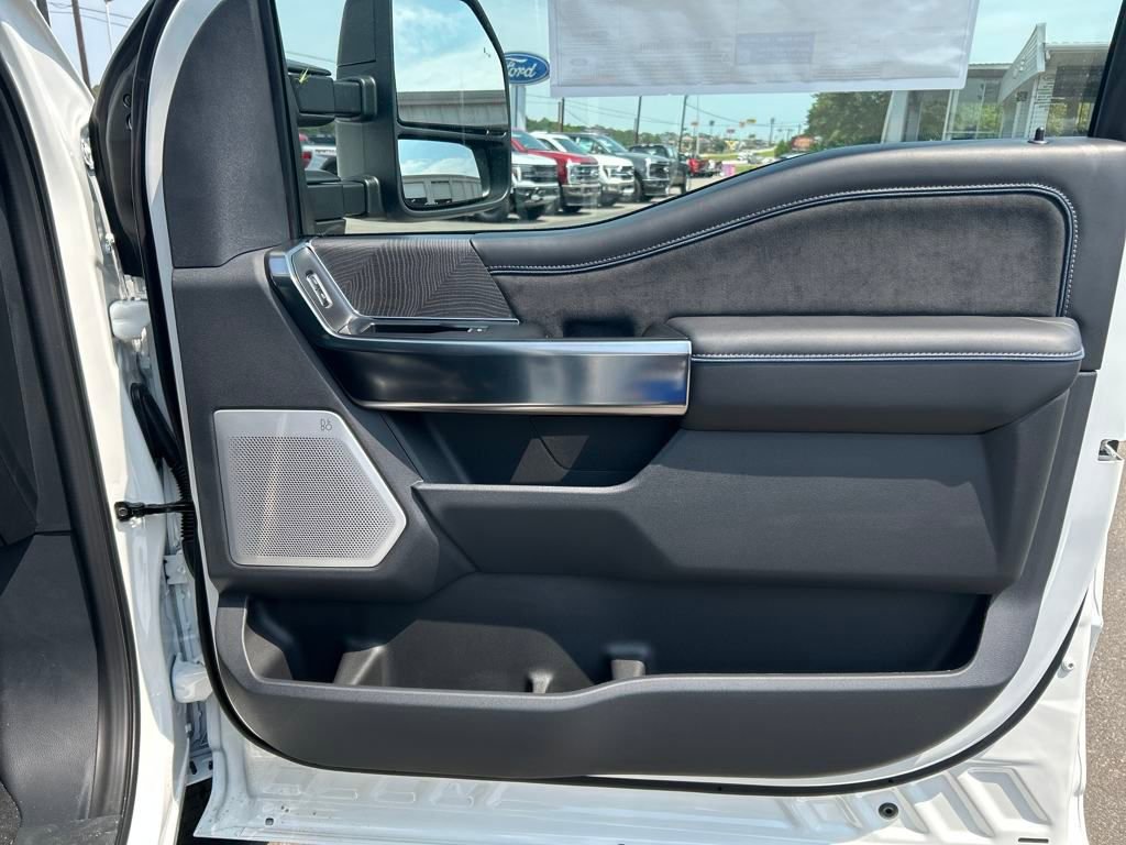 New 2025 Ford F250 Platinum w/ FX4 Off-Road Package image 31
