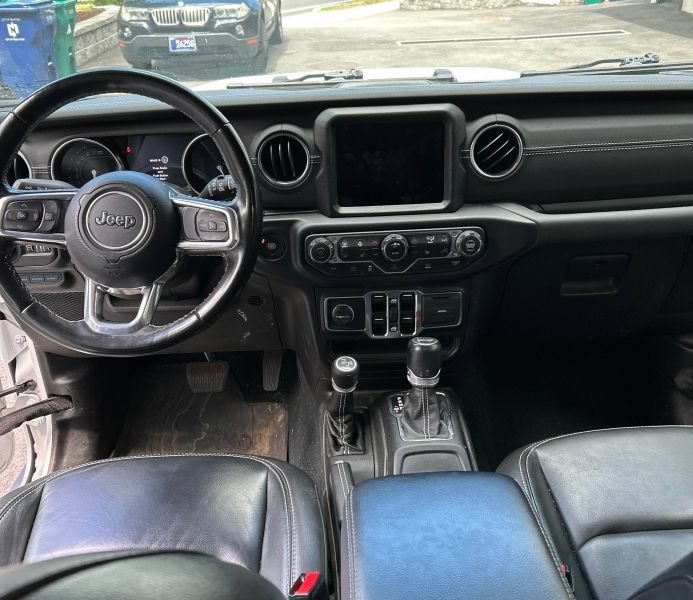 Used 2022 Jeep Wrangler Unlimited Sahara w/ Cold Weather Group AWD/4WD image 14