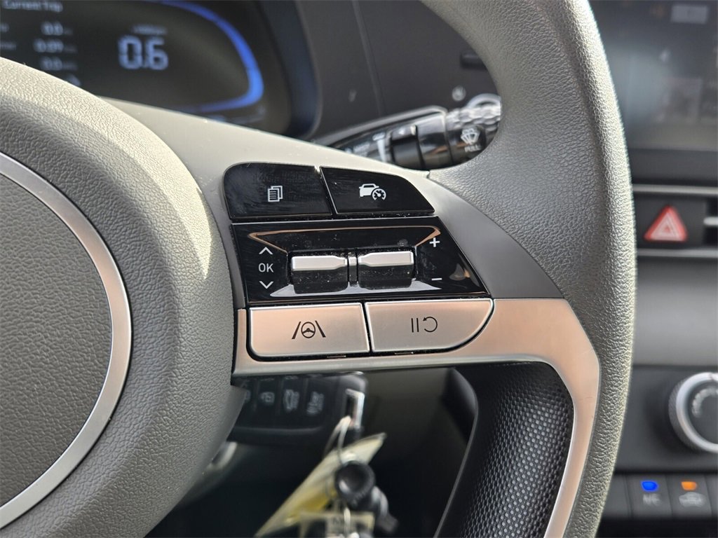 Certified 2025 Hyundai Elantra SE image 24