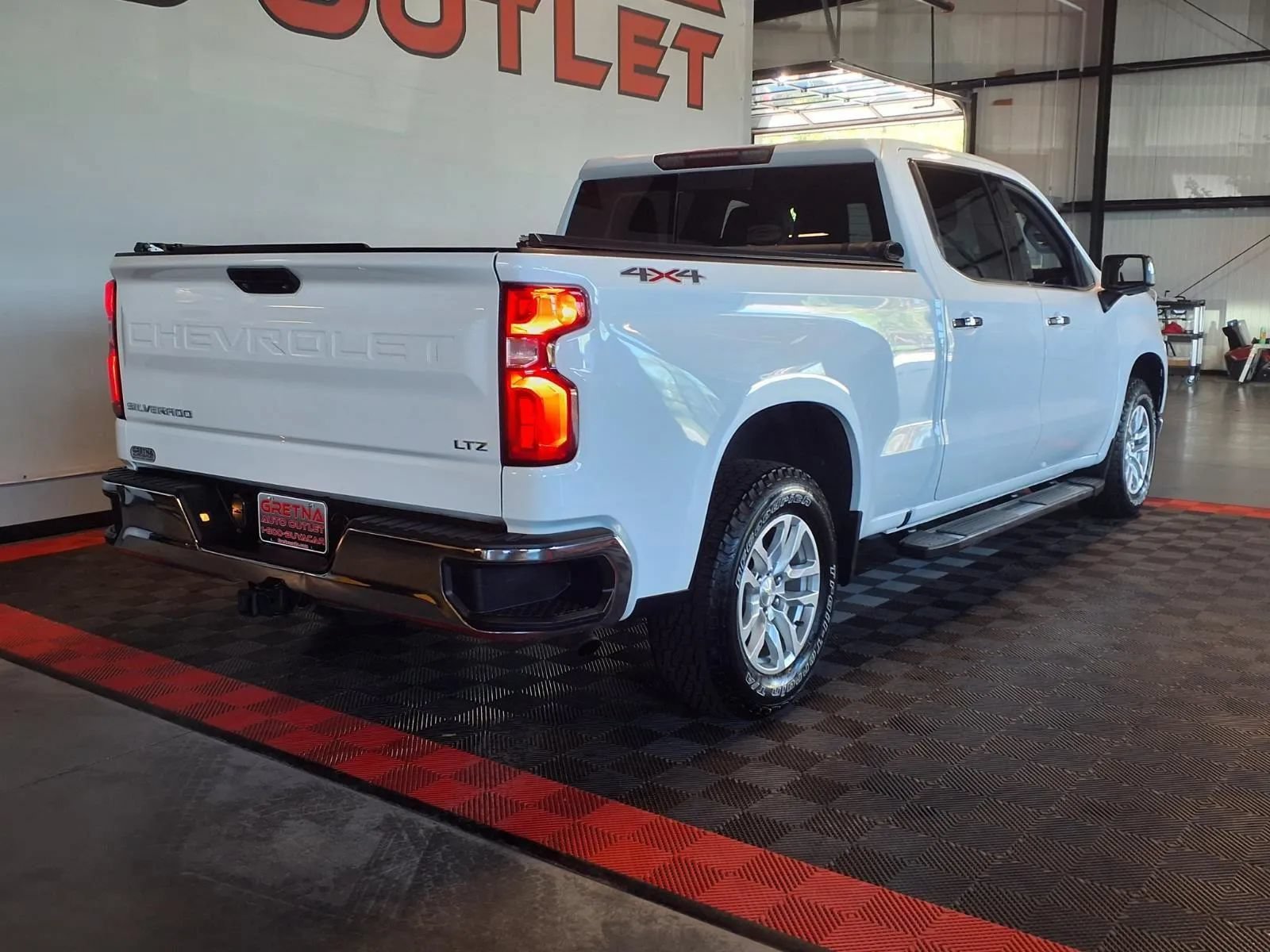 Used 2020 Chevrolet Silverado 1500 LTZ w/ LTZ Convenience Package AWD/4WD image 7