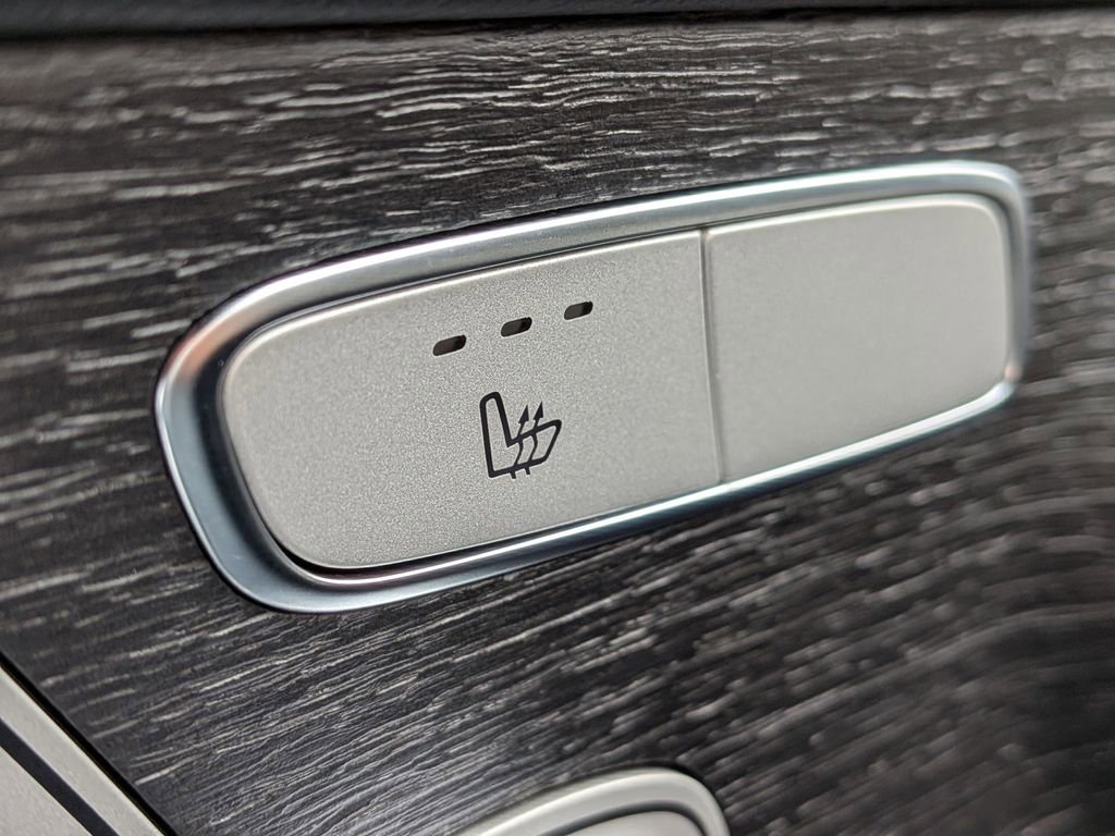 Used 2021 Mercedes-Benz GLC 300 4MATIC w/ AMG Line image 24