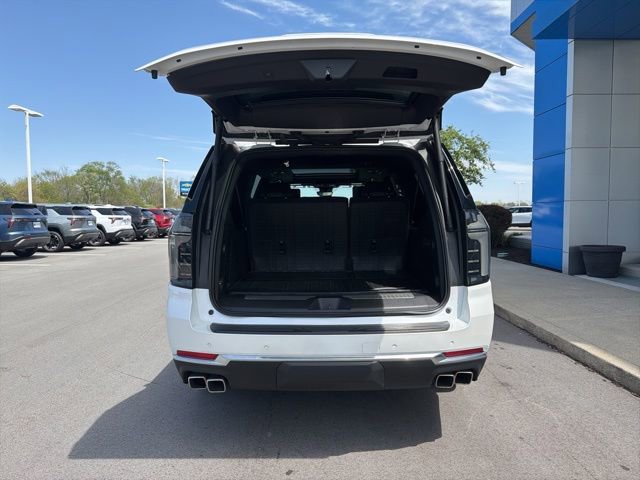 Used 2025 Chevrolet Suburban High Country AWD/4WD image 10