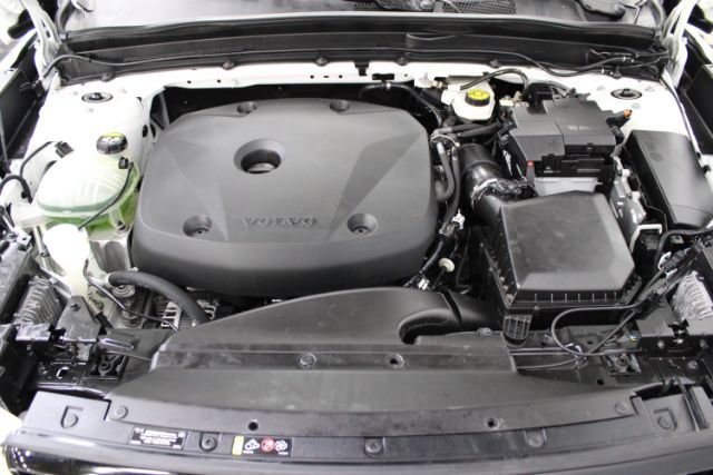 Used 2019 Volvo XC40 T4 R-Design FWD image 27