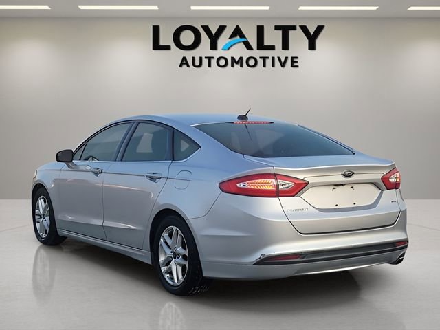 Used 2016 Ford Fusion SE FWD image 3