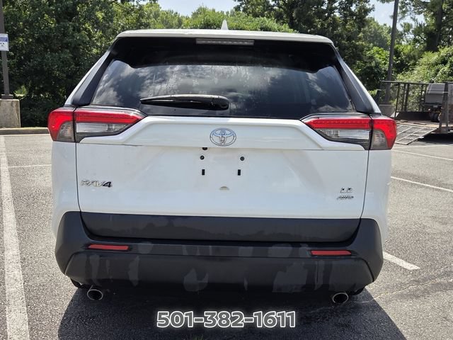 Used 2022 Toyota RAV4 LE AWD/4WD image 4