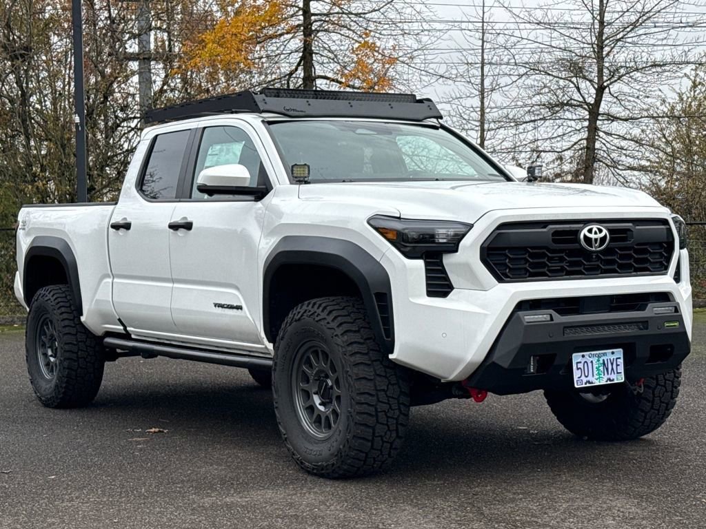Used 2024 Toyota Tacoma TRD Off-Road image 10