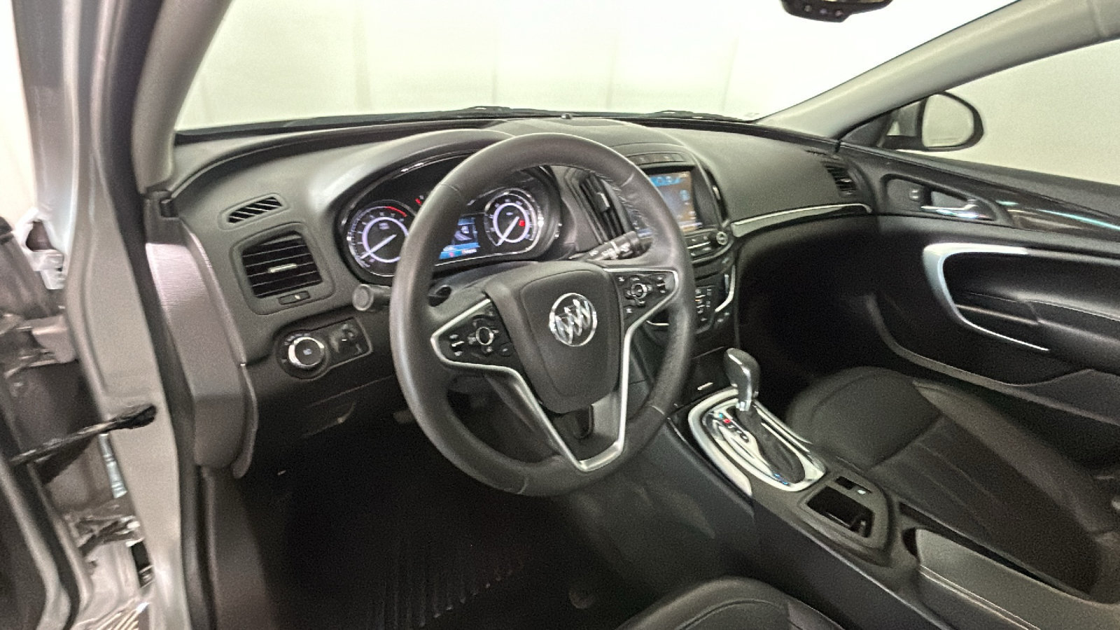Used 2015 Buick Regal Premium w/ Experience Buick Package FWD image 16