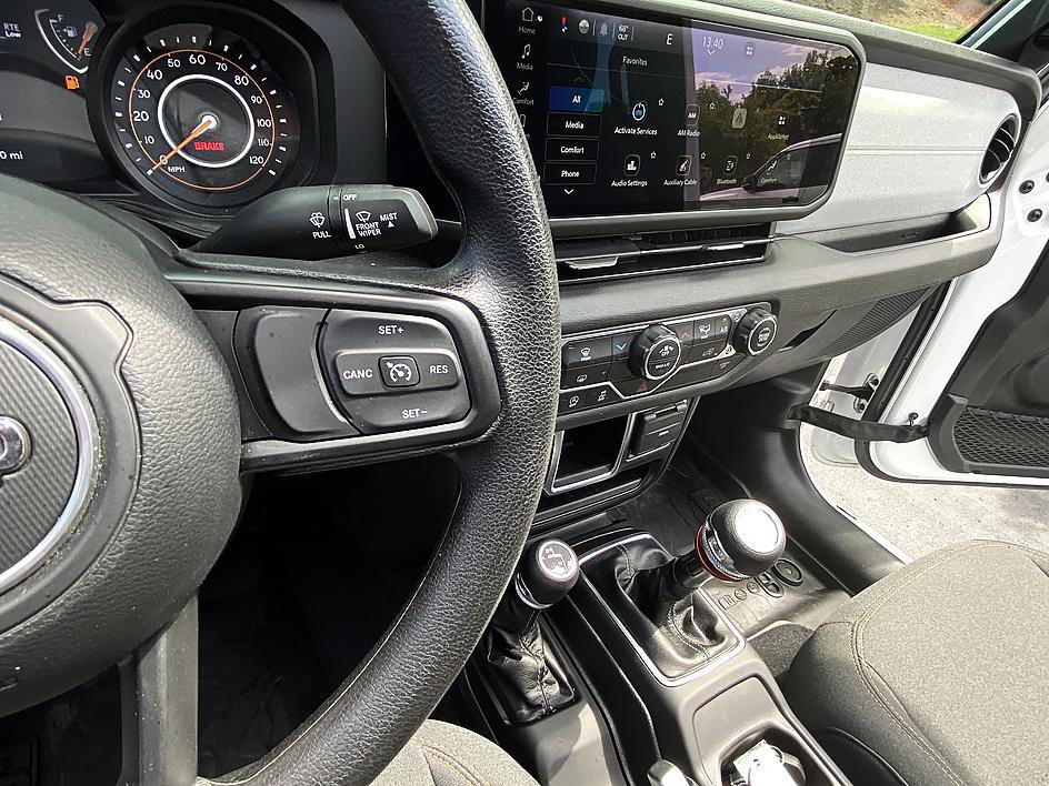 Used 2024 Jeep Gladiator Sport AWD/4WD image 14