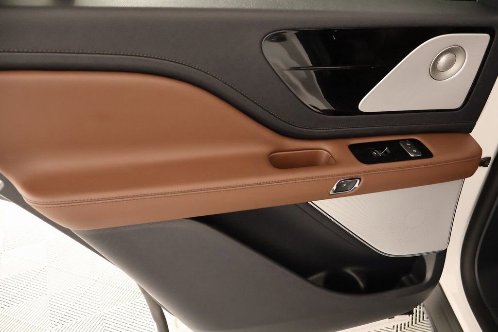 New 2026 Lincoln Aviator Reserve w/ Luxury Package image 18