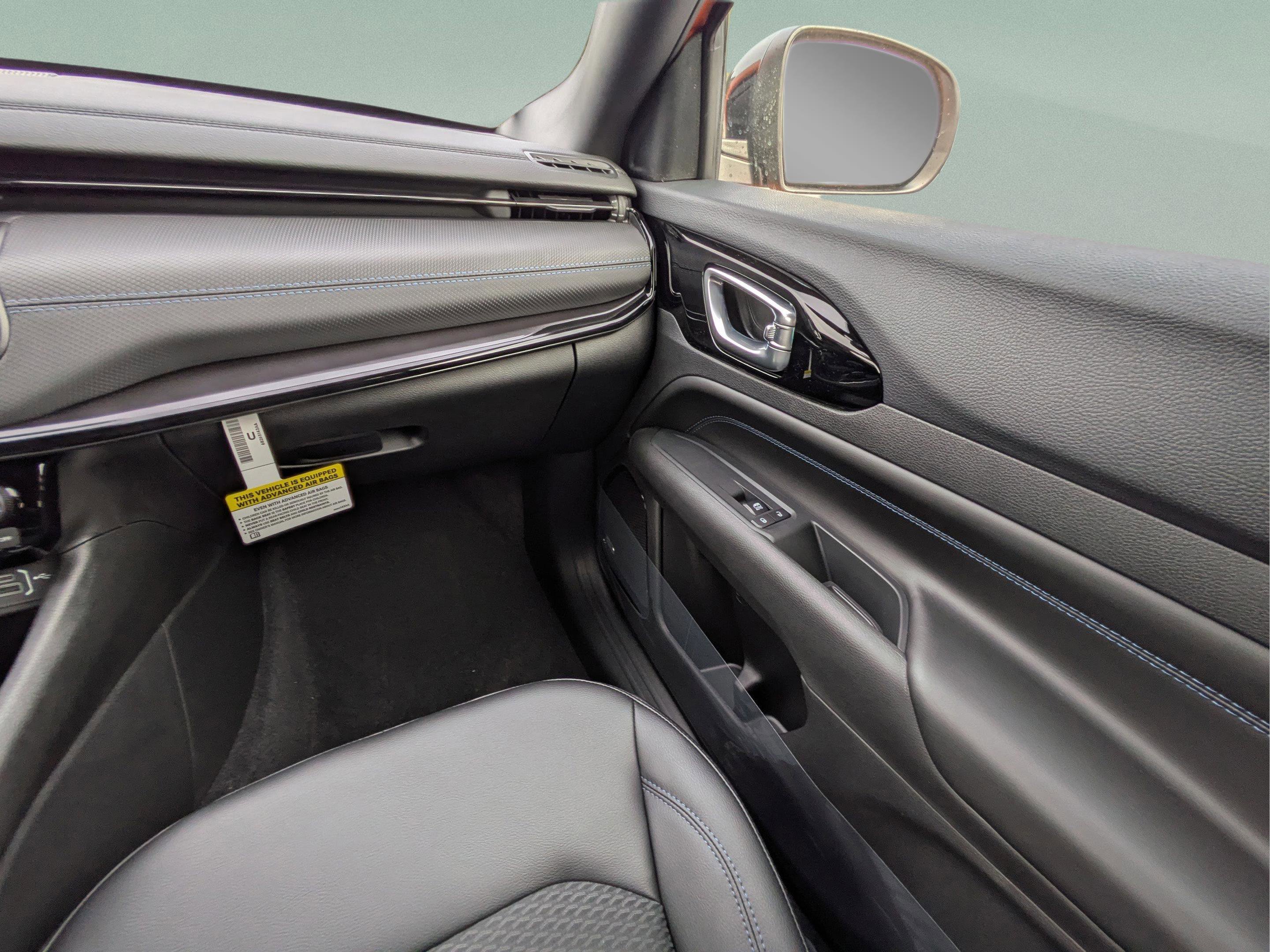 New 2026 Jeep Compass Latitude w/ Sun and Sound Group image 18