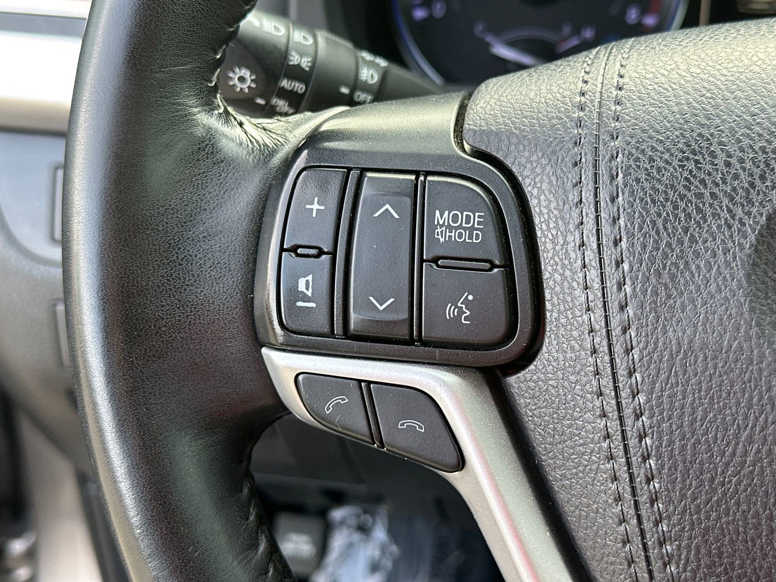 Used 2019 Toyota Highlander XLE image 26
