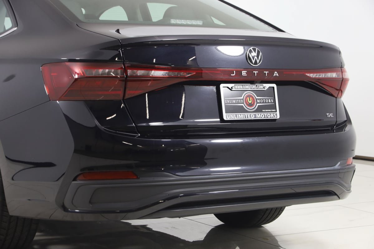 Used 2025 Volkswagen Jetta SE w/ Sunroof Package FWD image 23