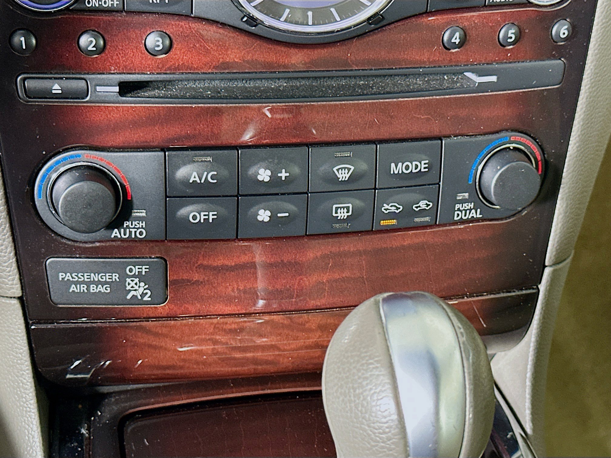 Used 2013 INFINITI G37 Journey w/ Premium Pkg image 24