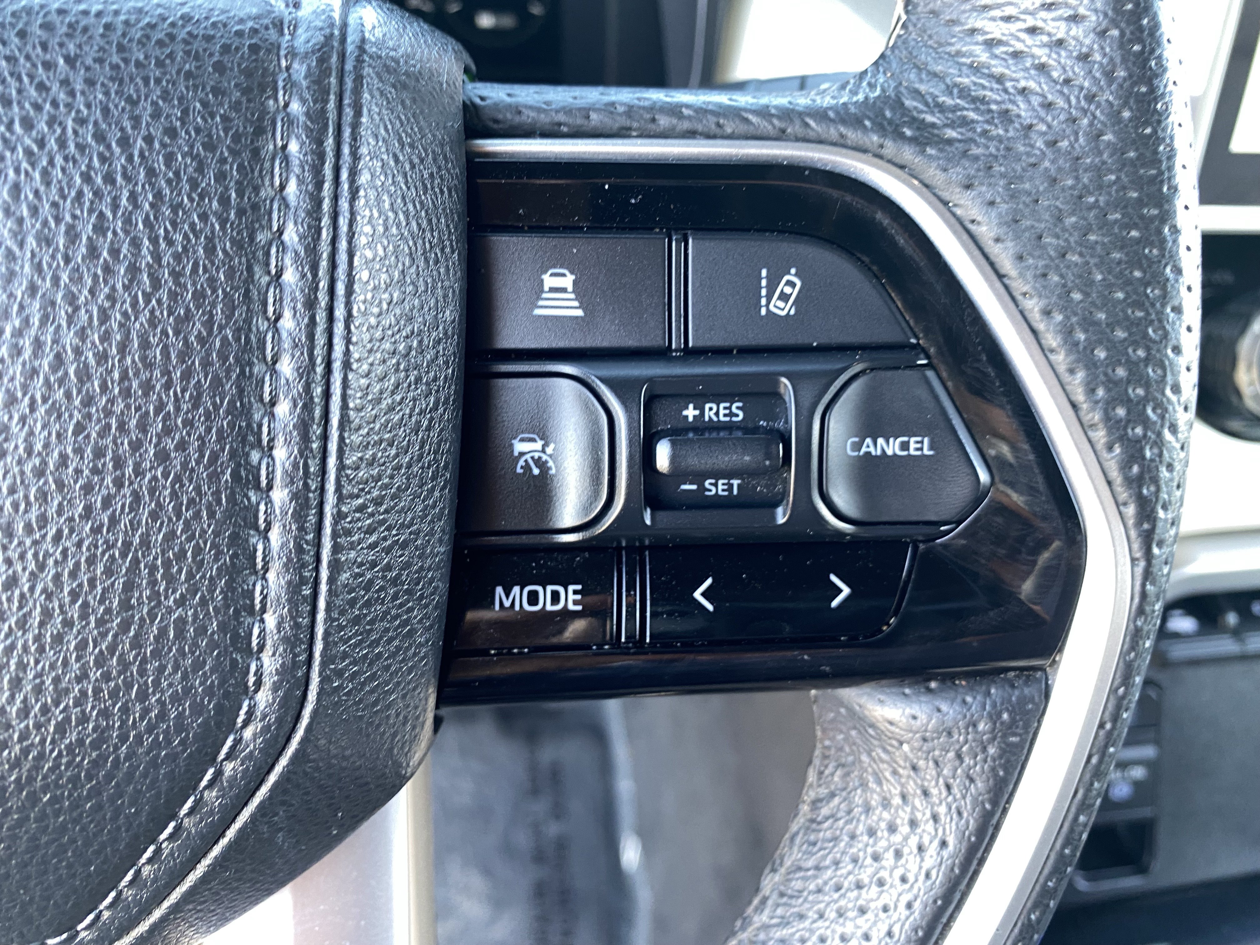 Used 2023 Toyota Sequoia Capstone AWD/4WD image 31