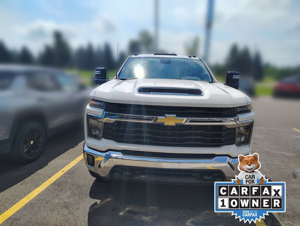 Used 2024 Chevrolet Silverado 2500 LT w/ Convenience Package AWD/4WD image 3