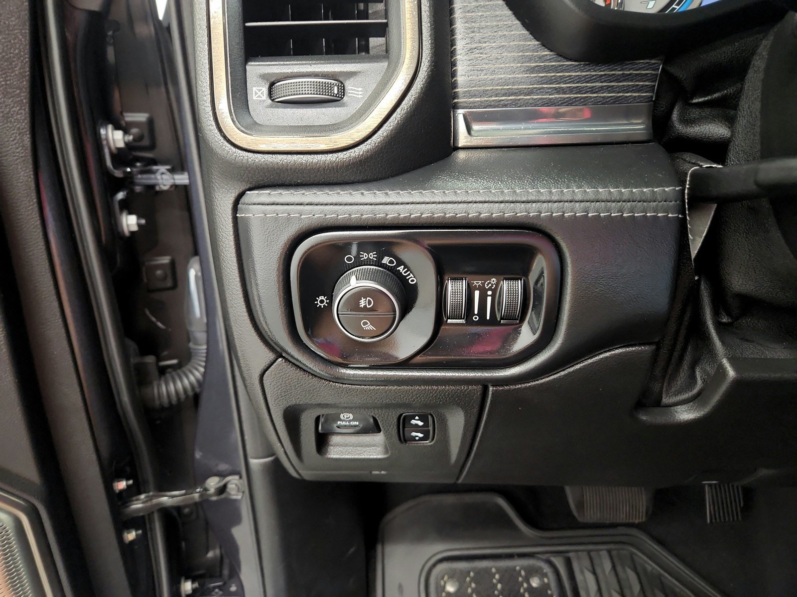 Used 2019 RAM 1500 Limited AWD/4WD image 43