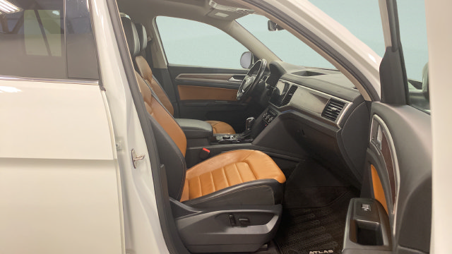 Used 2018 Volkswagen Atlas SEL Premium AWD/4WD image 32