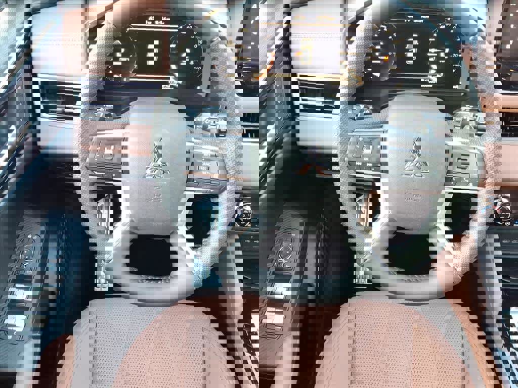 New 2026 Mitsubishi Outlander SEL image 5