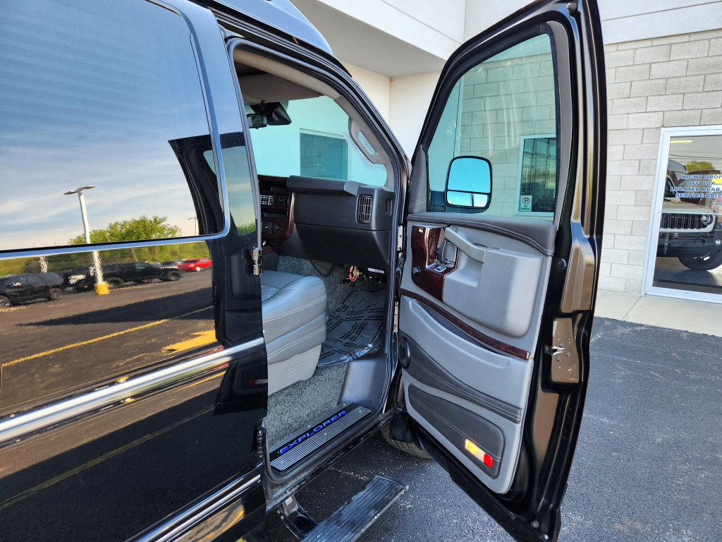 Used 2021 Chevrolet Express 3500 LS w/ Chrome Appearance Package RWD image 54