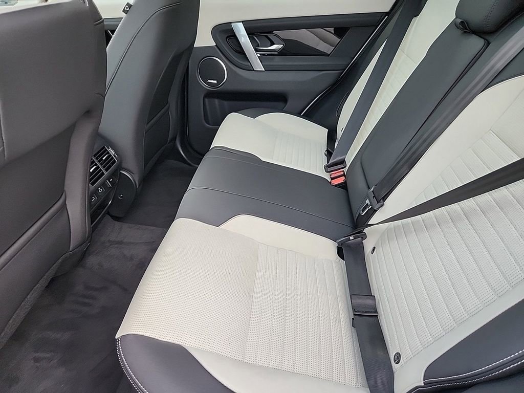 Used 2025 Land Rover Discovery Sport S image 5