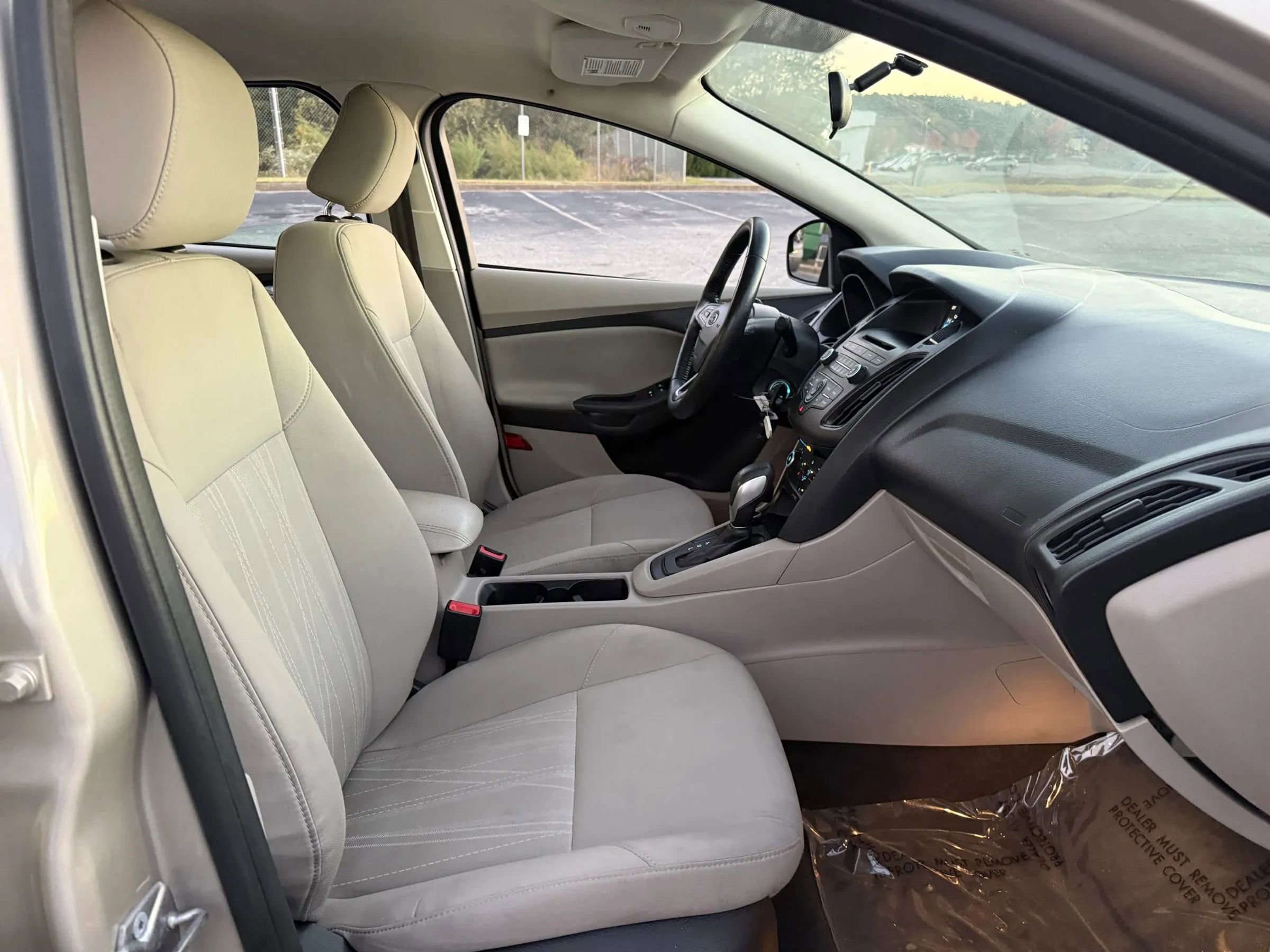 Used 2017 Ford Focus SE w/ Cold Weather Package image 16