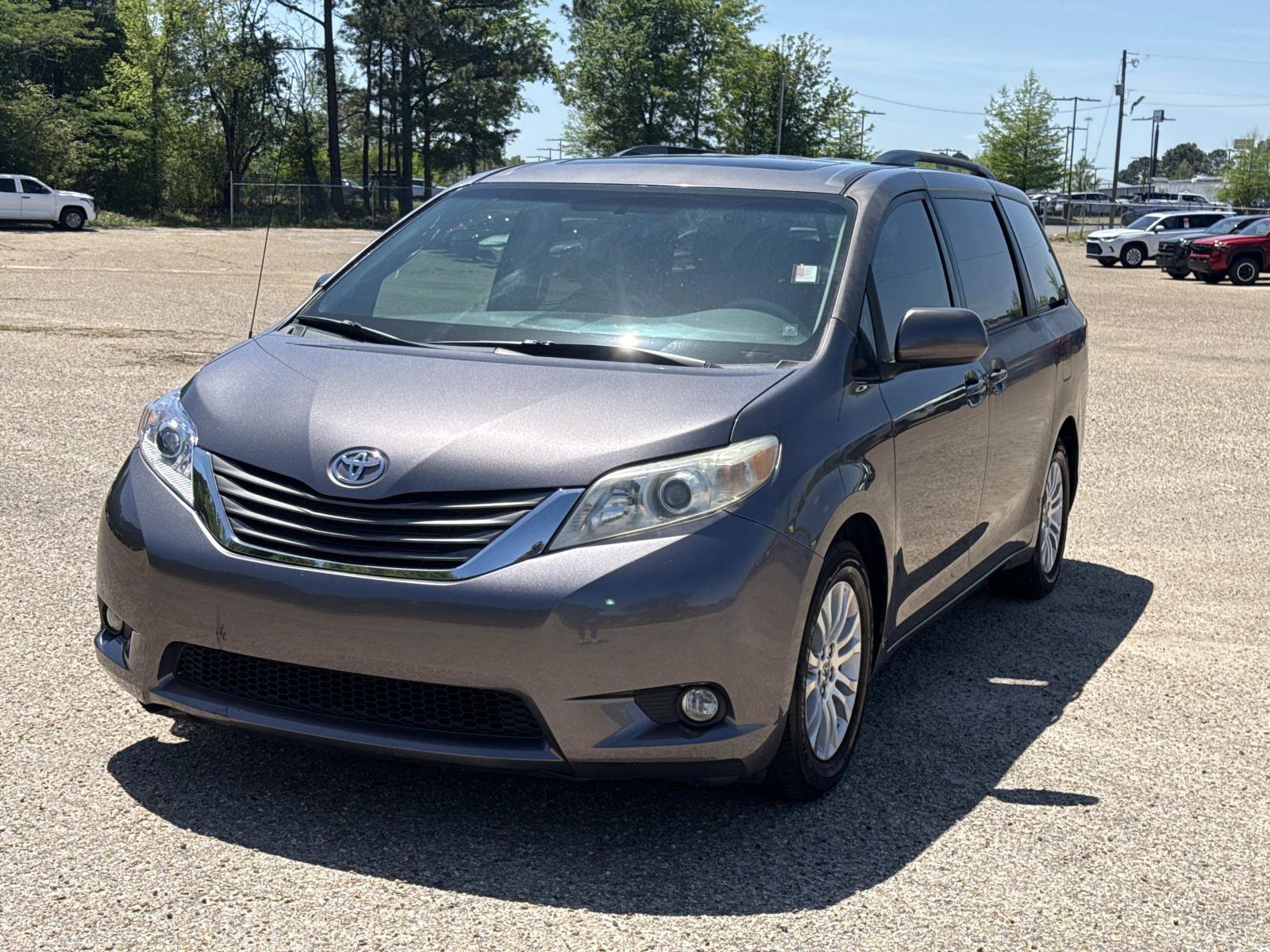 Used 2013 Toyota Sienna XLE image 7