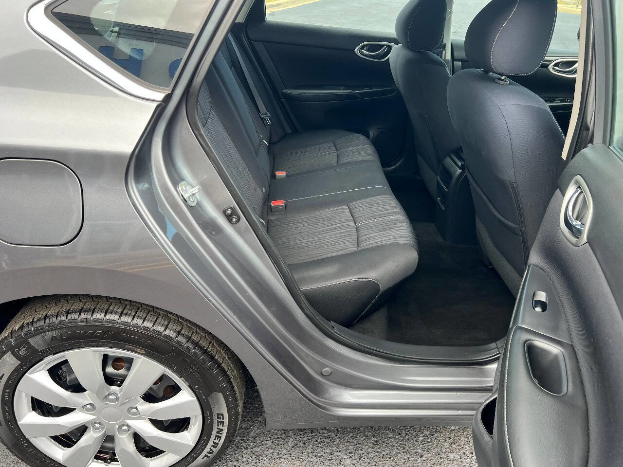 Used 2016 Nissan Sentra SV image 21