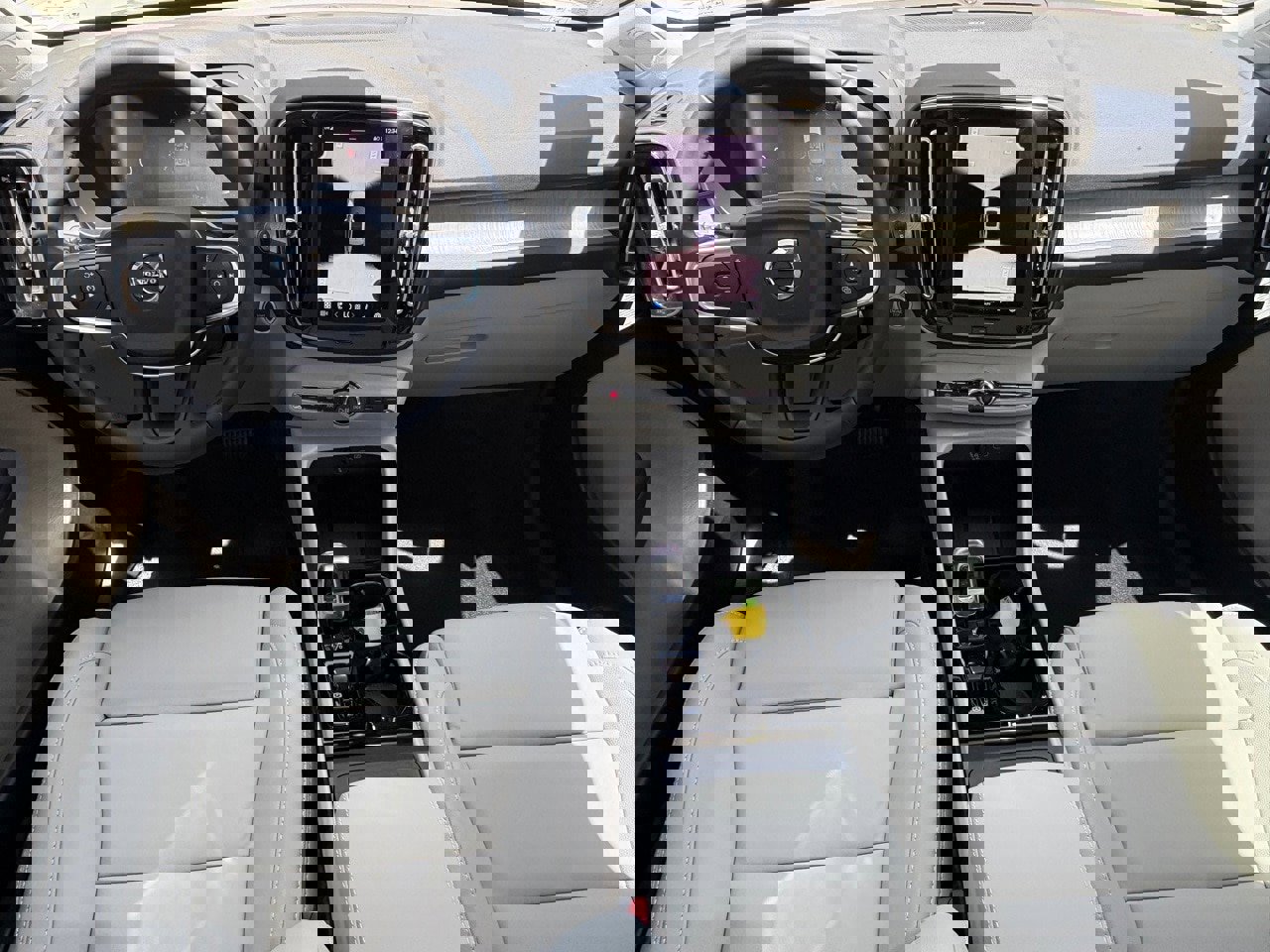 New 2025 Volvo XC40 B5 Plus w/ Protection Package Premier image 10
