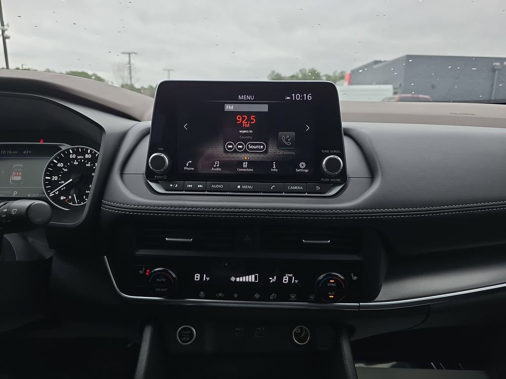 Used 2023 Nissan Rogue SV w/ SV Premium B Package image 24