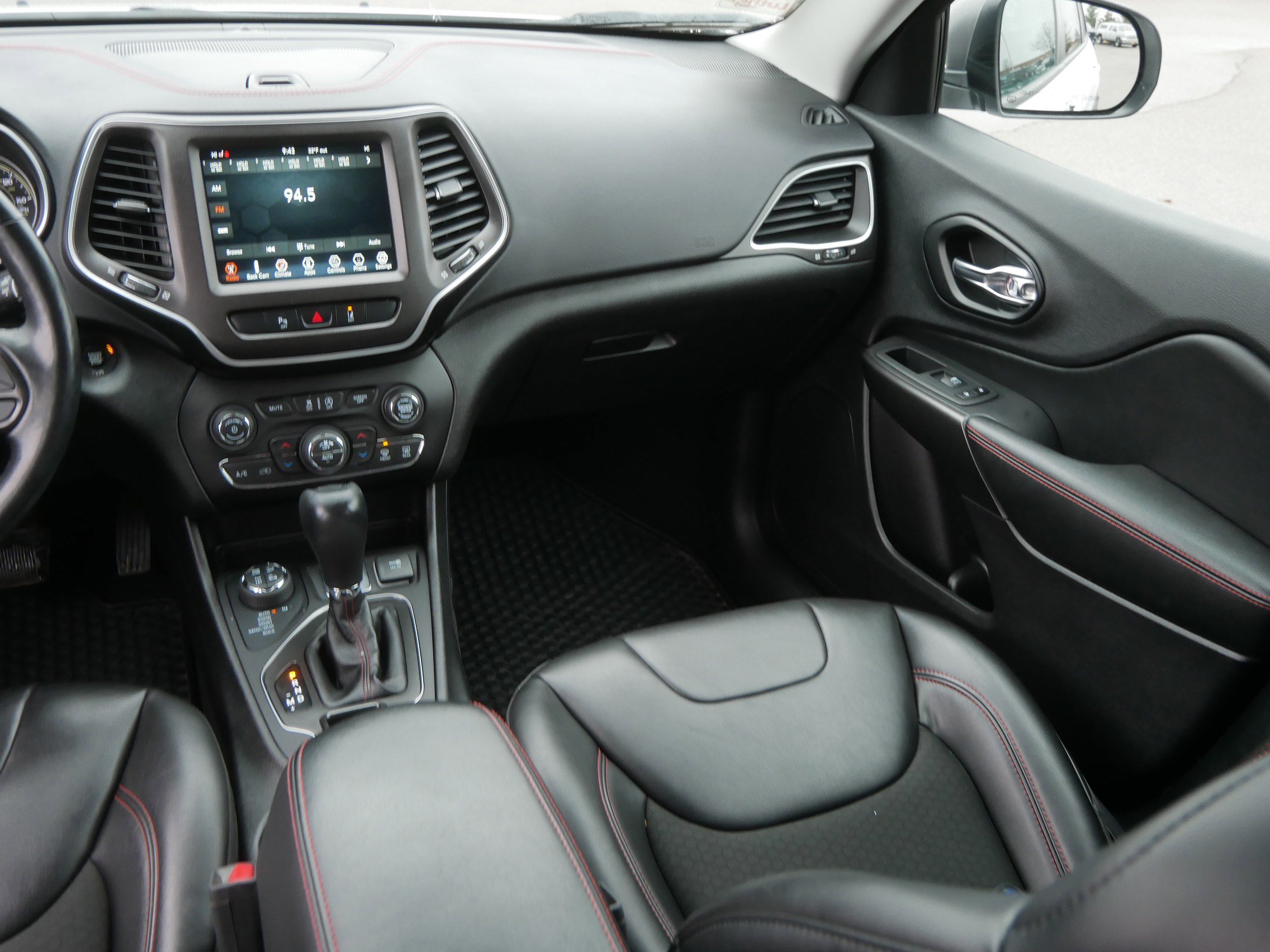 Used 2021 Jeep Cherokee Trailhawk image 11