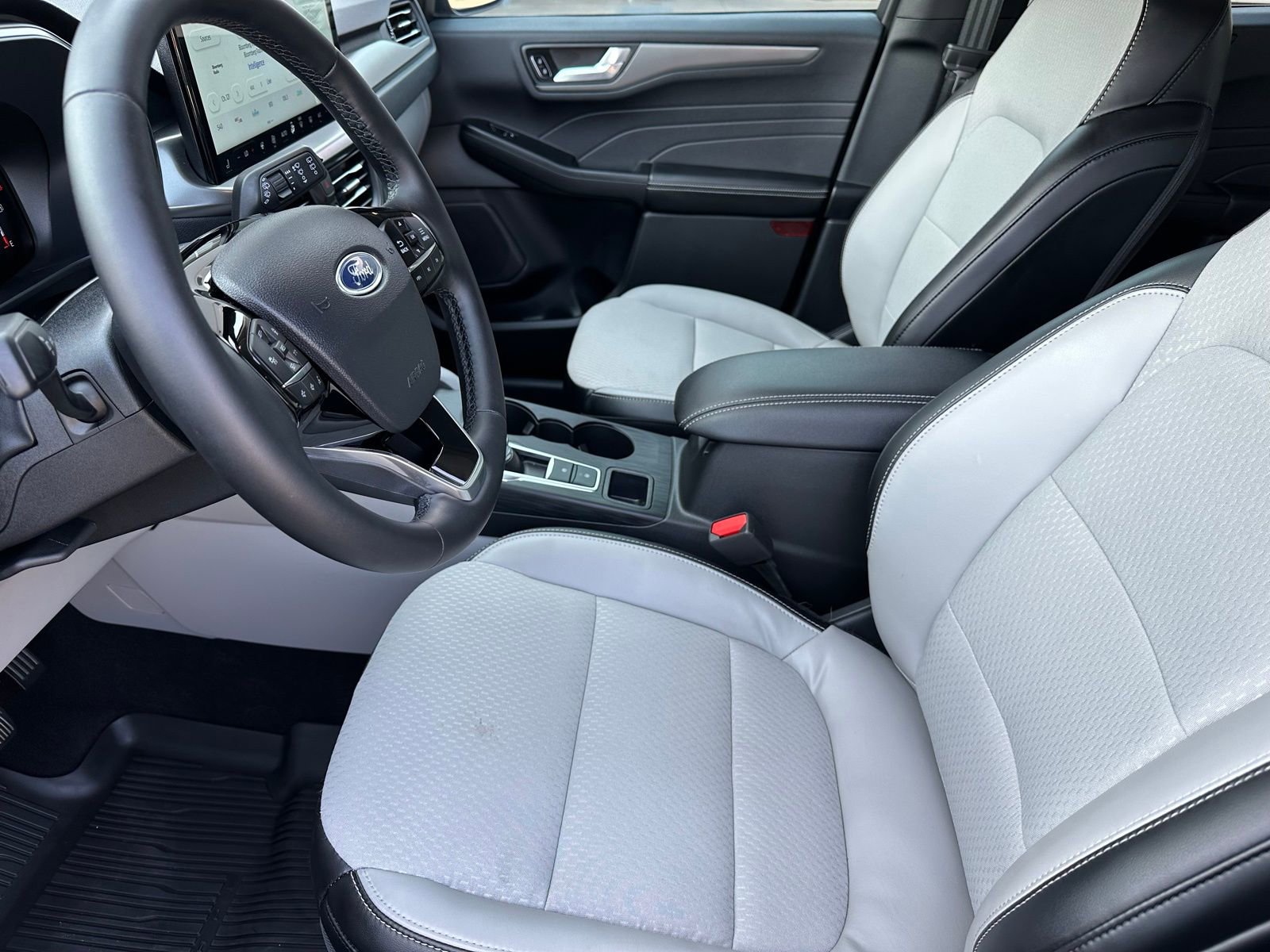 Used 2025 Ford Escape SE image 22