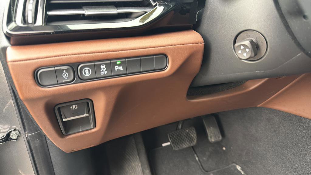 Used 2023 Acura MDX SH-AWD w/ Technology Package image 12