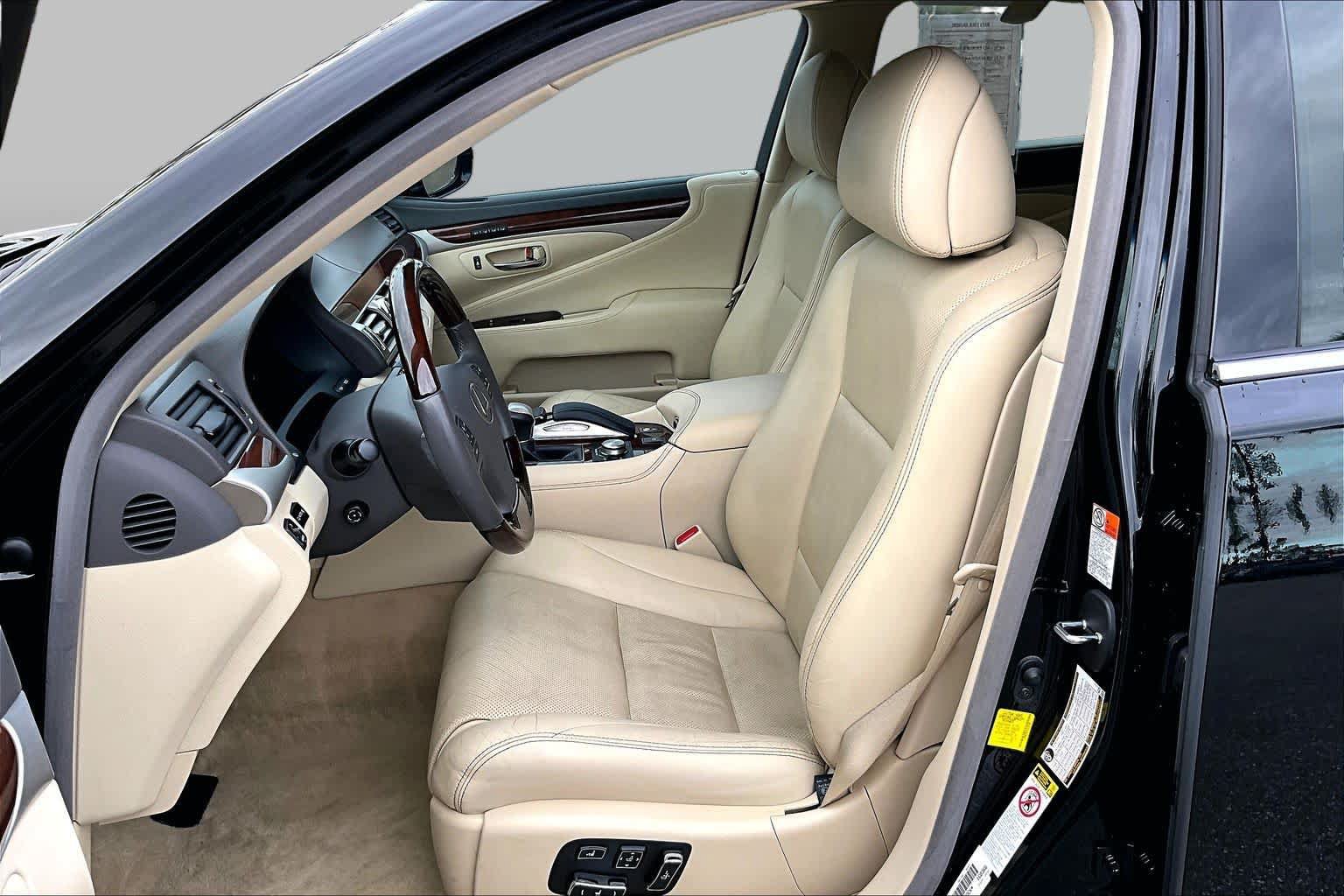 Used 2016 Lexus LS 460 w/ Comfort Package RWD image 7